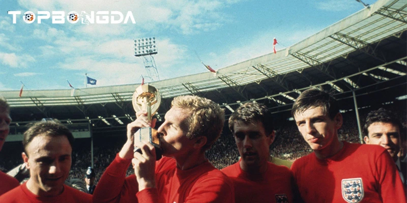 Bobby Moore - Huyền Thoại Bóng Đá Anh và Di Sản Vĩnh Cửu 1 Là đội trưởng mẫu mực