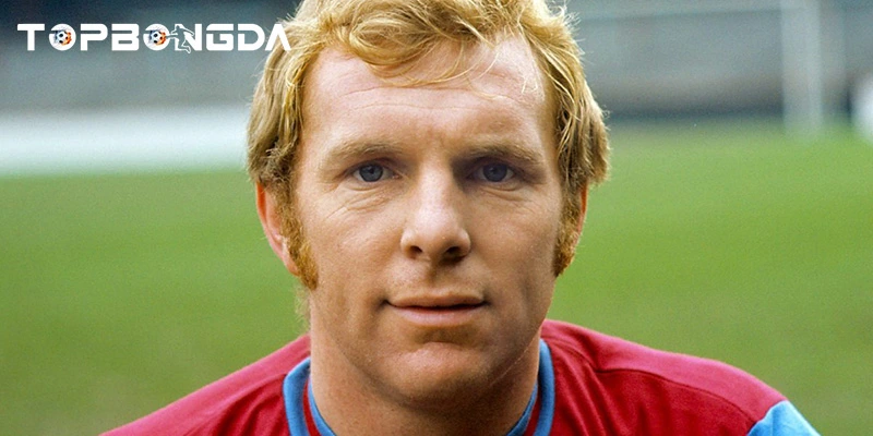 Bobby Moore - Huyền Thoại Bóng Đá Anh và Di Sản Vĩnh Cửu 3 Khó khăn sau ánh hào quang