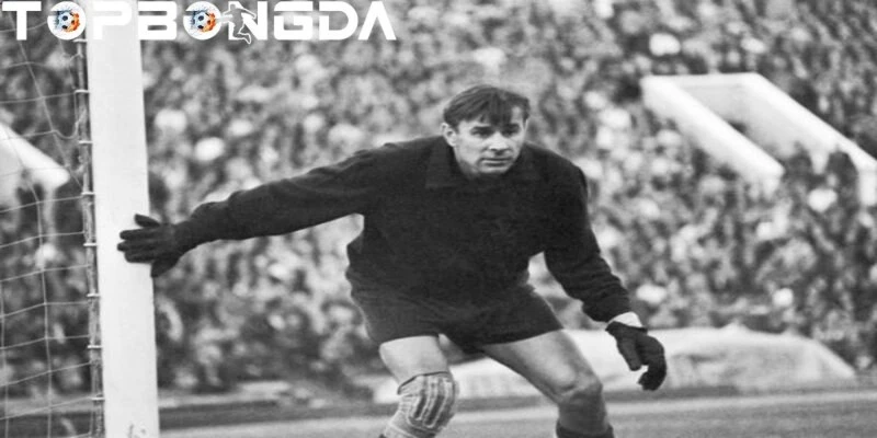 Lev Yashin: Thủ Môn Nhận Quả Bóng Vàng Đầu Tiên Lịch Sử 2 Thủ thành chỉ gắn bó với một đội bóng duy nhất